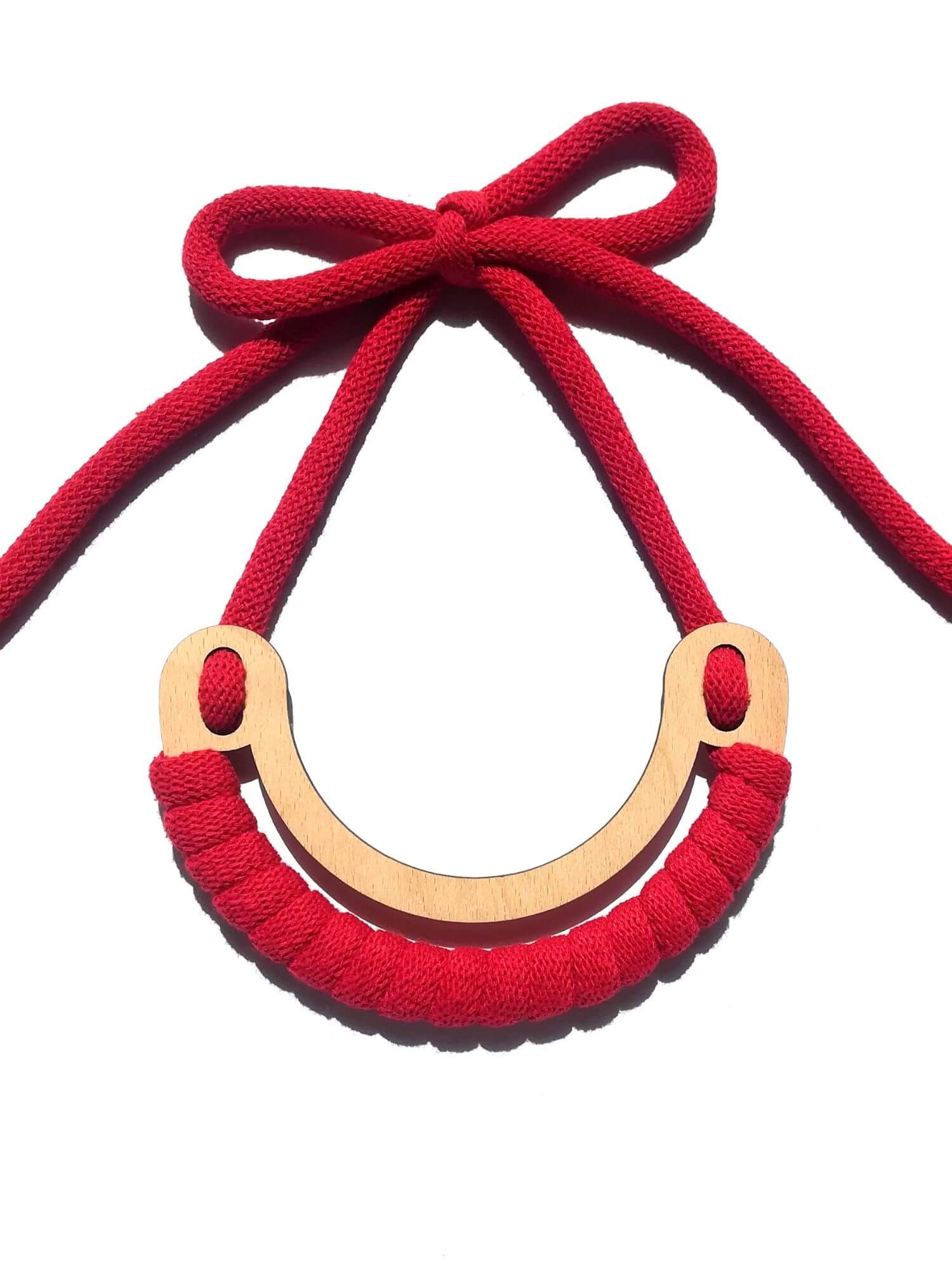 Pletený náhrdelník z lana červený