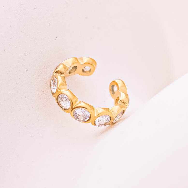 Ear cuff SEBAVEDOMÁ z chirurgickej ocele, zlatá