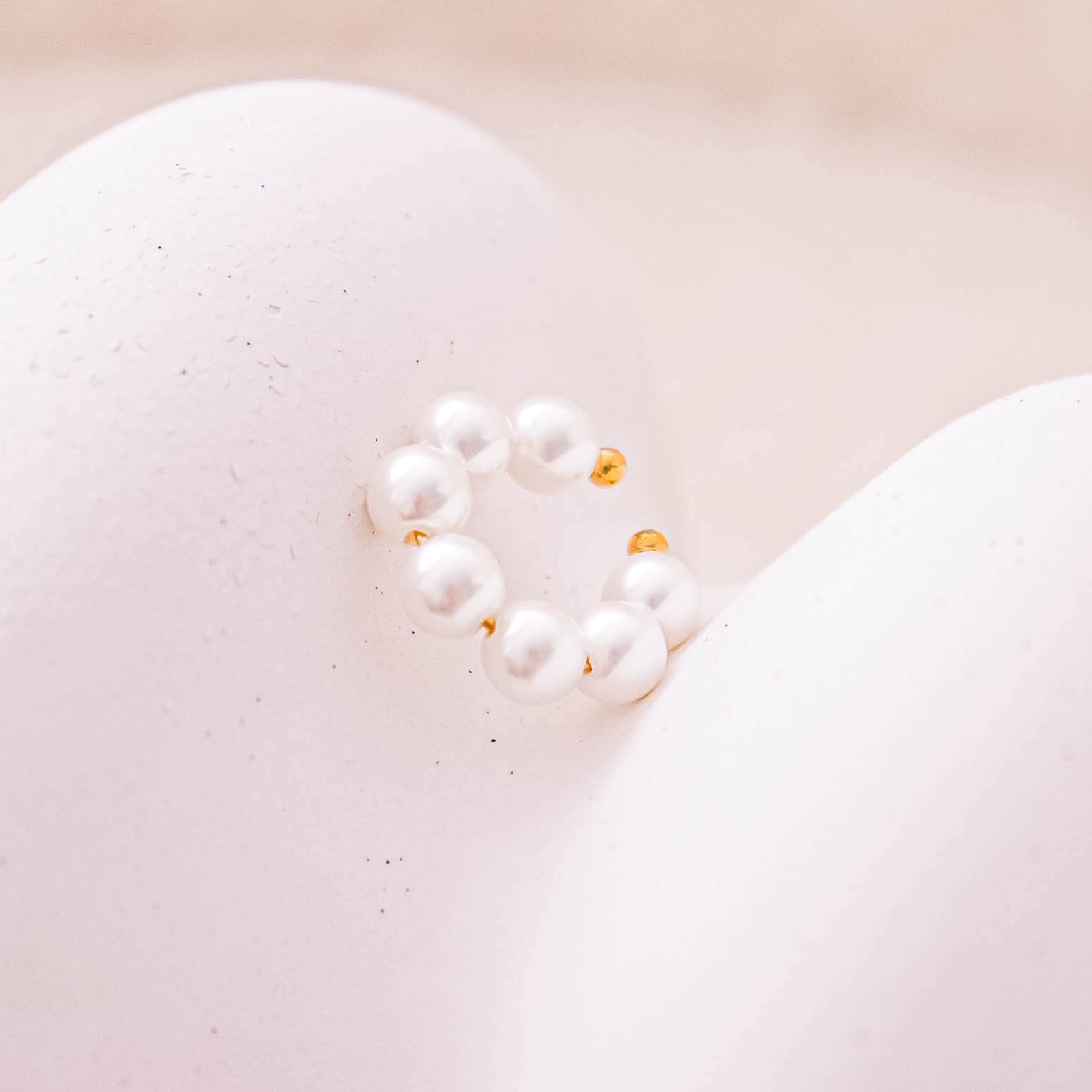 Ear cuff náušnica NADČASOVÁ z ocele zlatá