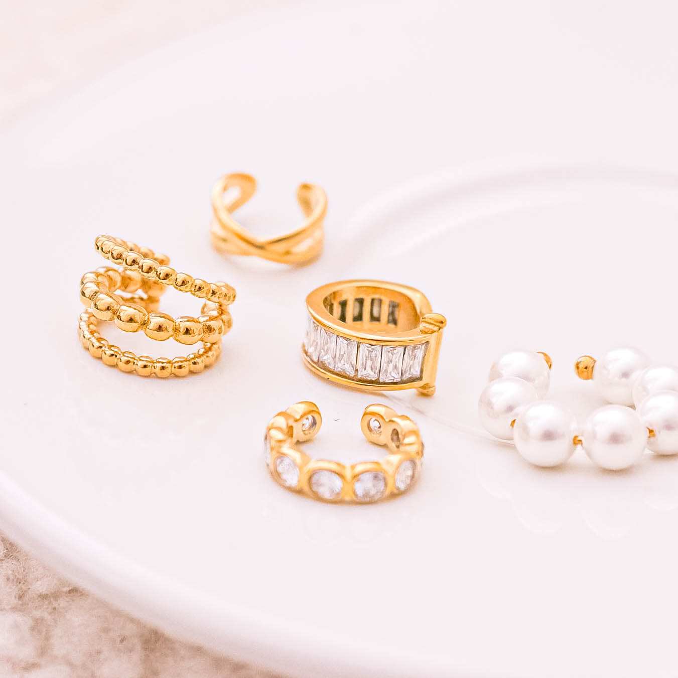 Ear cuff náušnice z chirurgickej ocele zlatá