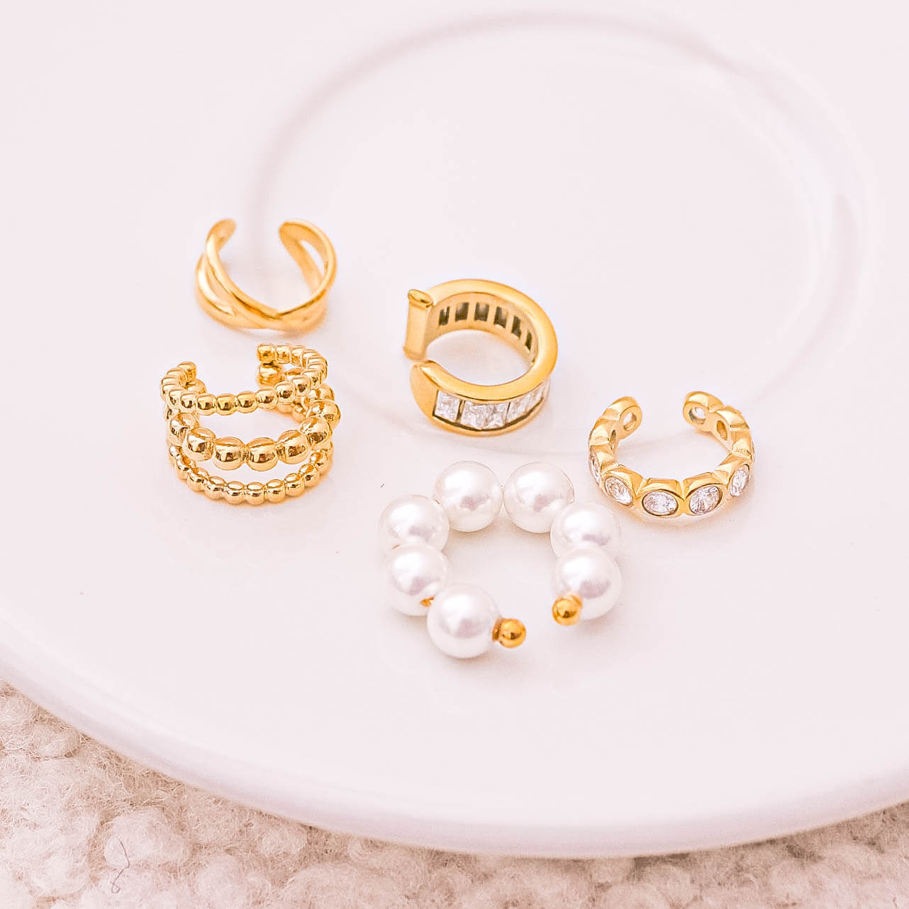 Ear cuff náušnice z chirurgickej ocele, zlatá